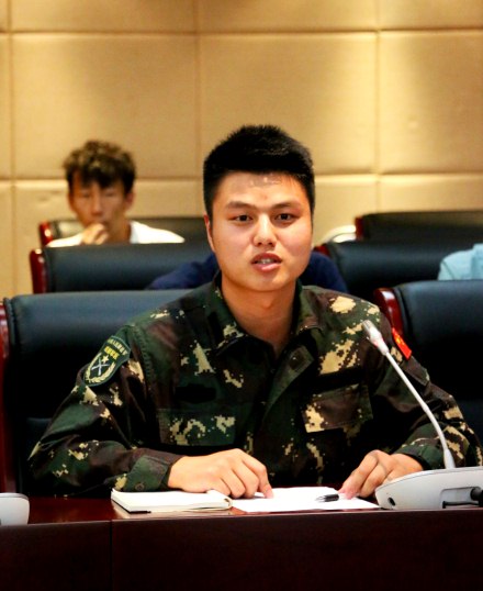 座谈会学生发言